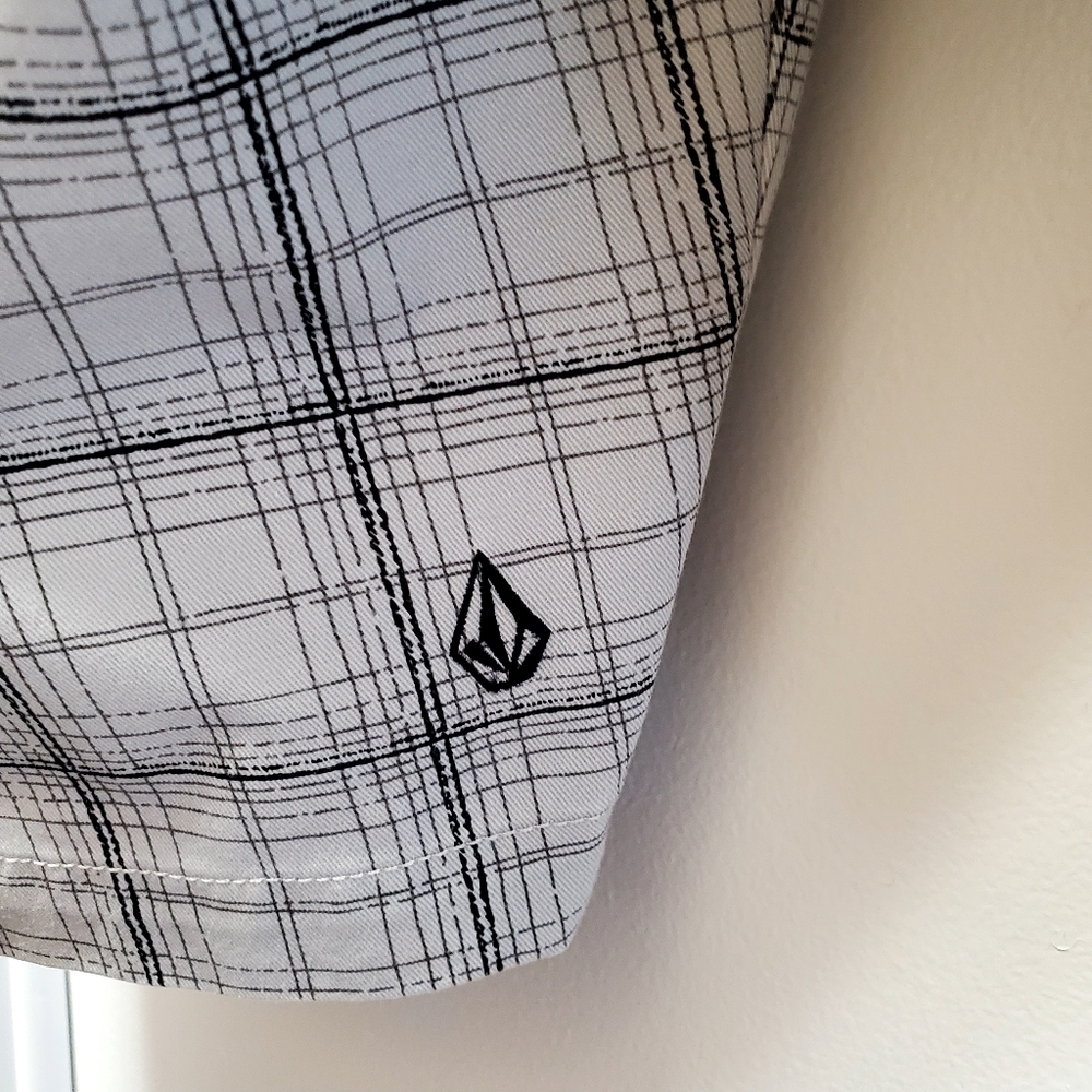 Volcom Corpo Class Shorts Men Size 33 Black/Light… - image 7